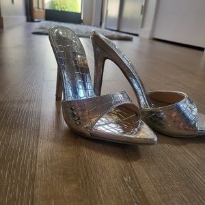 Silver Stiletto Heels Size 37 (6)